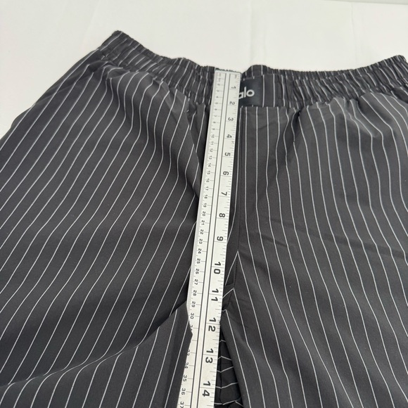 Alo Yoga Pinstripe Daylight Boxer Pant Size L Black/titanium - Picture 10 of 14
